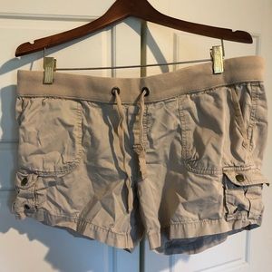 Old Navy cargo shorts with detail. Elastic waist!